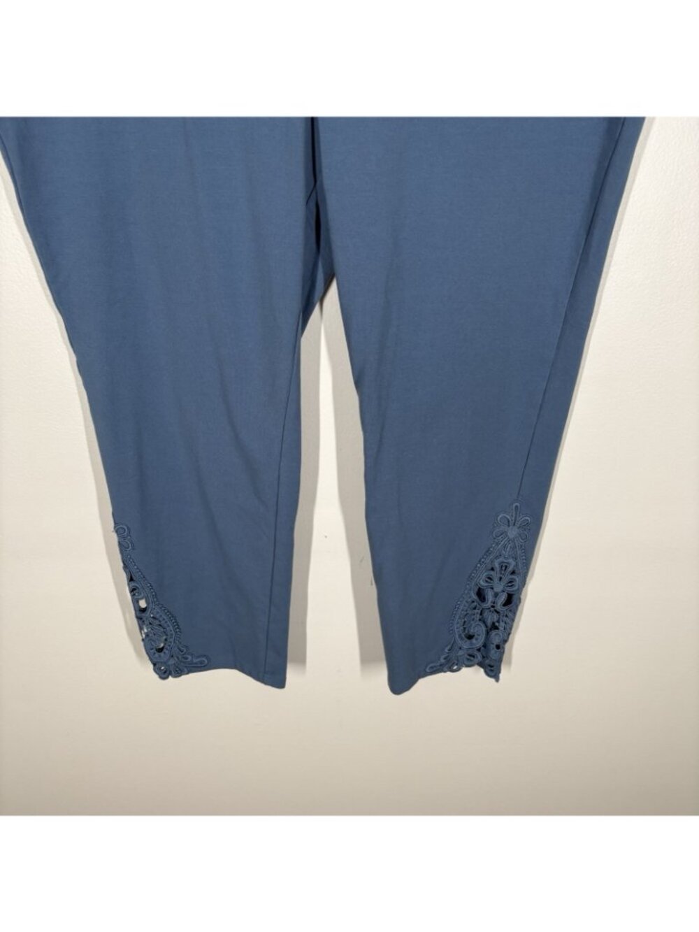 Denim & Co. Women 1X Blue Pockets Comfort Duo Stretch Legging With Lace Detail - Picture 5 of 14